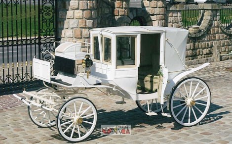 Carrosse landau a louer avec chevaux