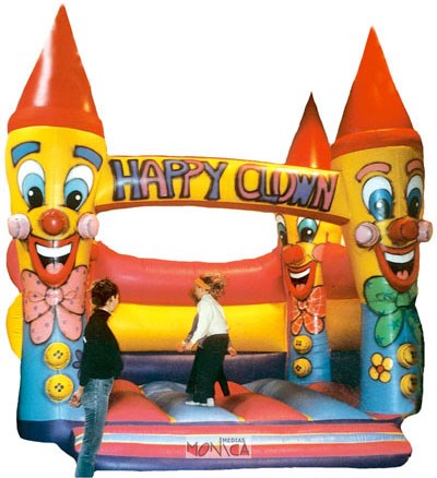 Un village gonflable avec des clowns rigolos