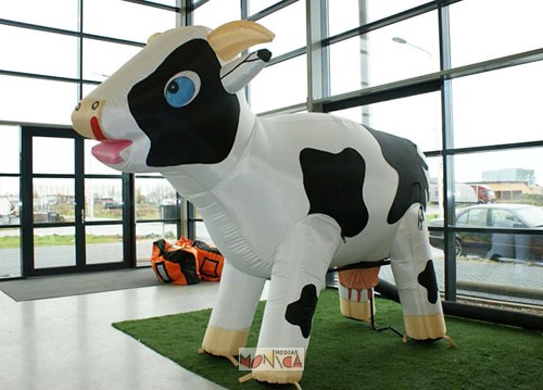 La vache geante distributrice de boissons