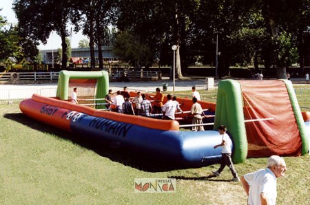 Babyfoot humain gonflable pour 12 personnes 