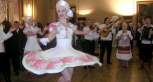 Danseuse de ballet russe en spectacle folklorique