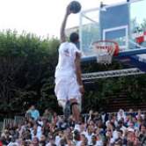 Animation de basketball de rue avec realisation d un dunk