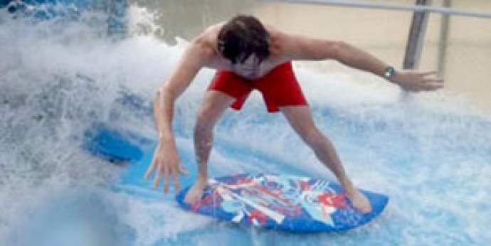 Skimboard L Animation Aquatique De Glisse Sport Spectacle Glisse Pour Fete De Ville Evenementiel Entreprise Grande Surface Sports Show Freestyle Initiation Et Animations Sportives Monica Medias